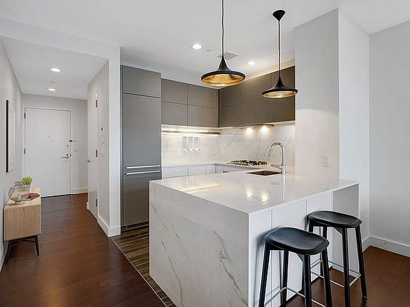 3rd image of 101 W 24th St APT 31C