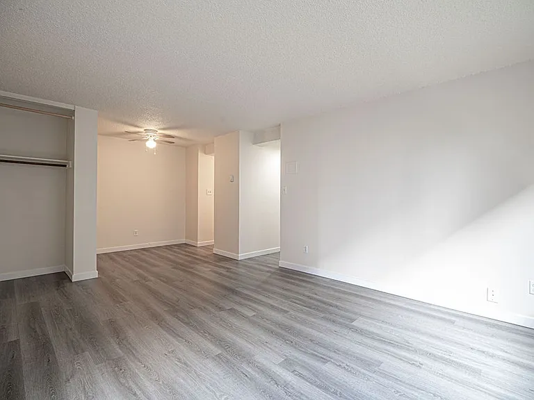 Clift House Apartments — Photo 29