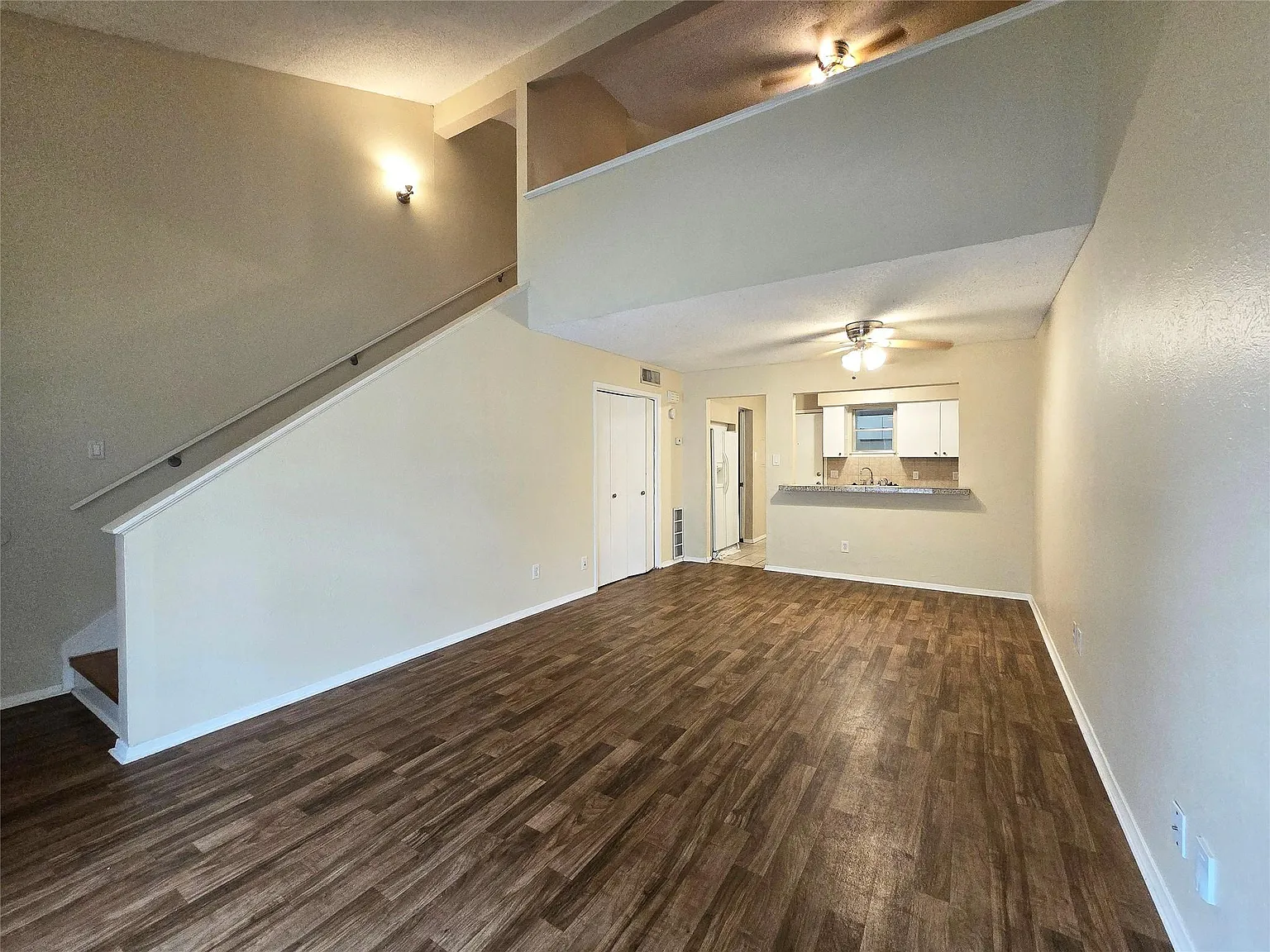 1 bed, 1.5 bath, 800 sqft, $1,200 — Photo 4
