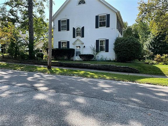 3rd image of 751 College Ave