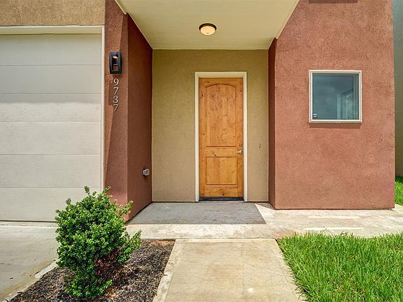 3rd image of 9737 Fabiola Dr