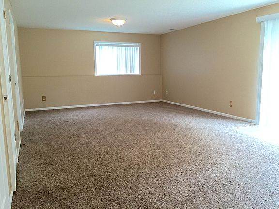 5th image of 12735 Lincoln St NE
