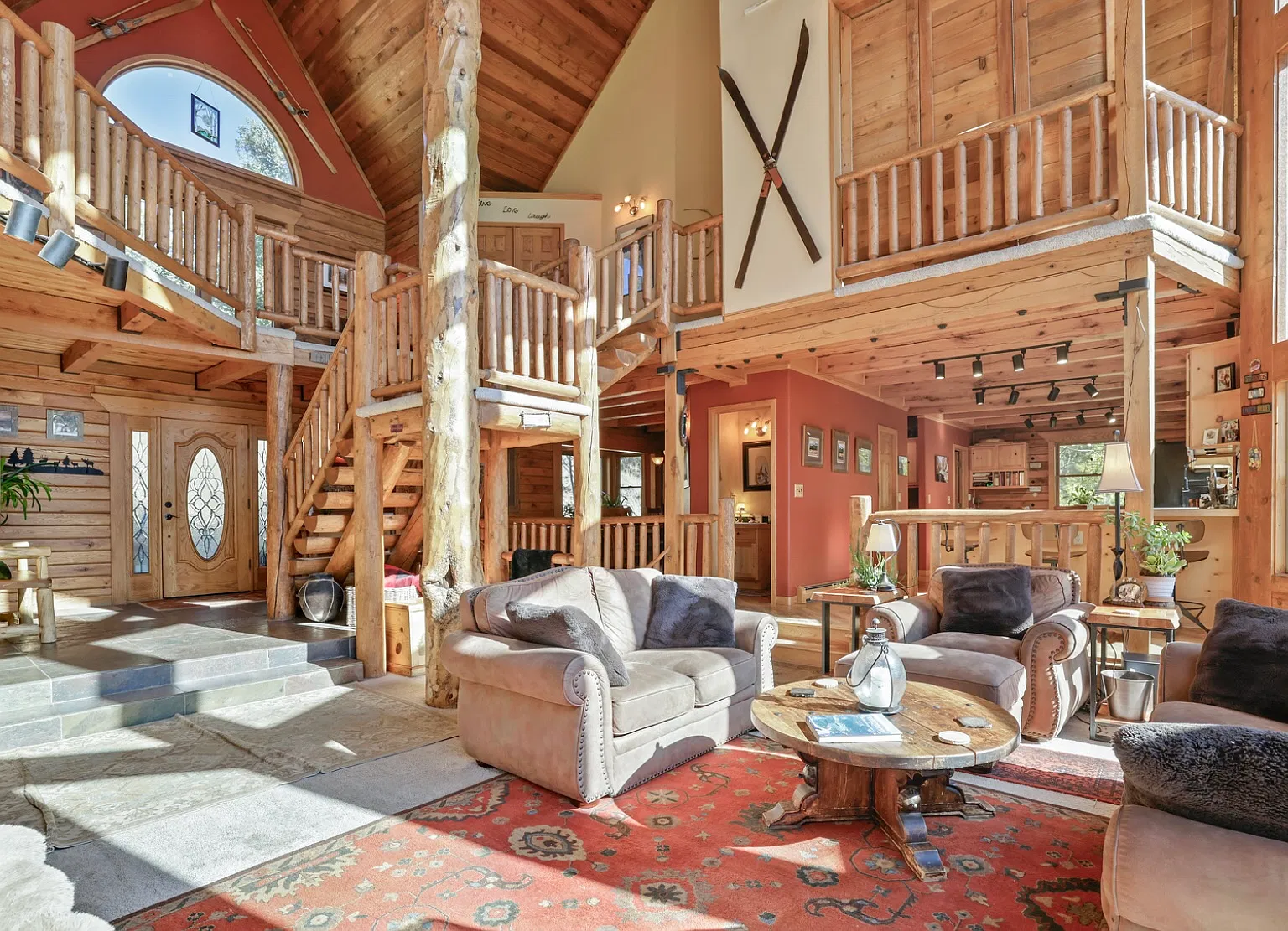 4 bed, 3.5 bath, 4700 sqft, $5,500 — Photo 1