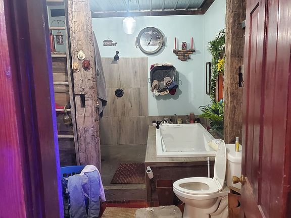 soak tub,  double shower 