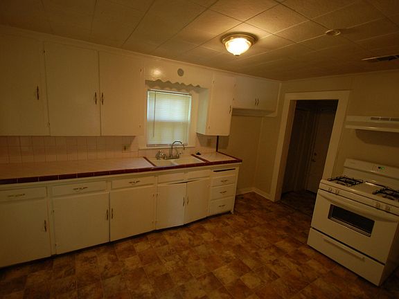 2nd image of 1228 Yale St