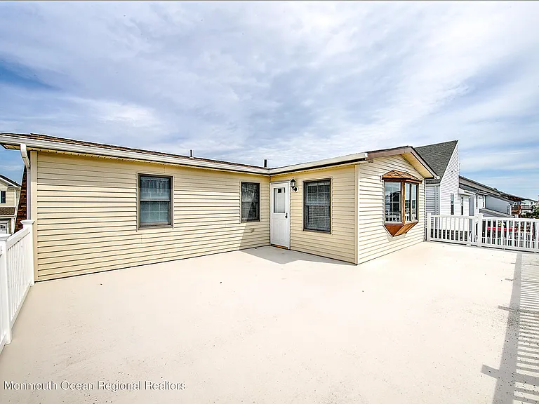 31 Peggy Ln — Photo 25