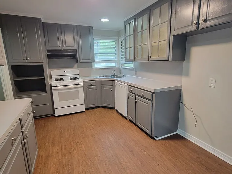 188 Charles Ave #188 — Photo 13