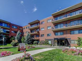 16 Helen St, Hamilton, ON L9H1N4