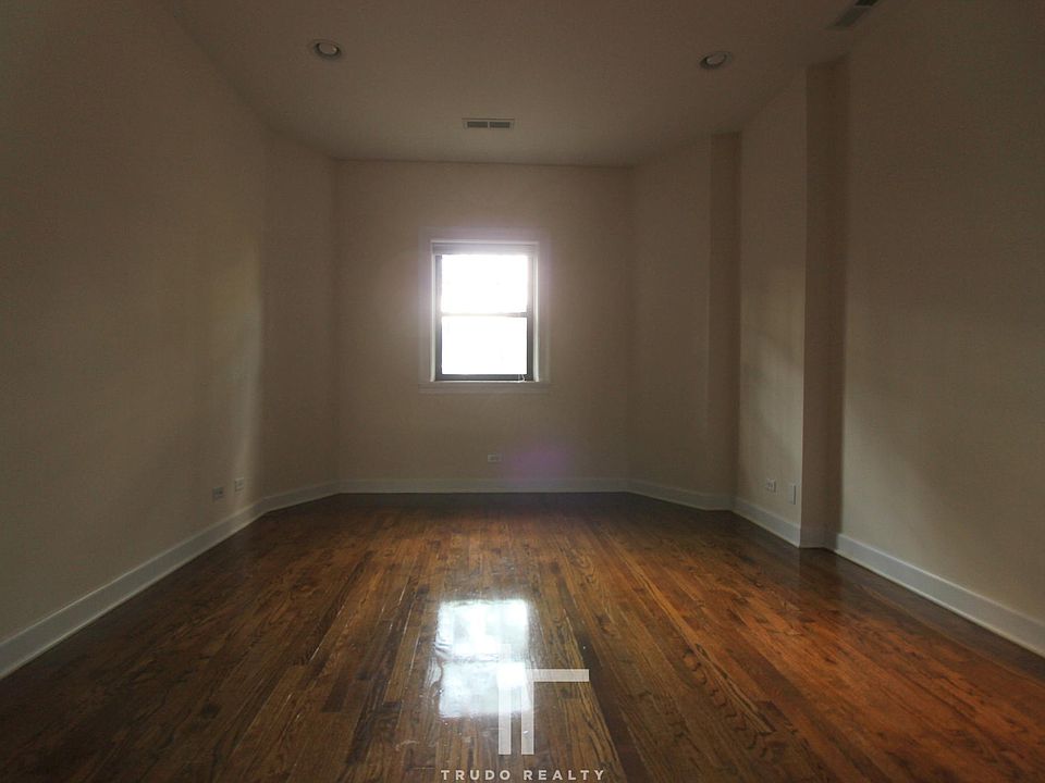 1st image of 1821 W Leland Ave APT 001