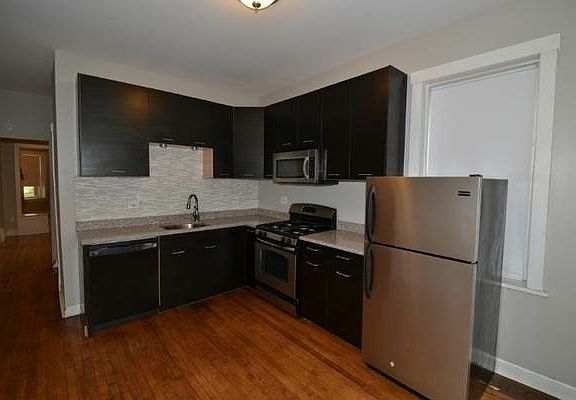 4th image of 4713 N Albany Ave #1