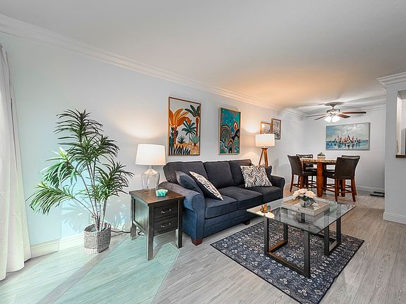 Living Room/Dining Area