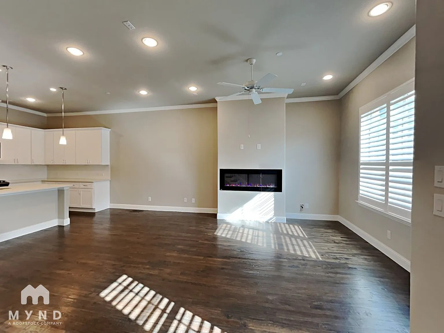 3 bed, 2.5 bath, 1841 sqft, $2,985 — Photo 3