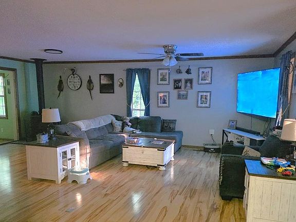 2nd image of 90 Aubrey Ln