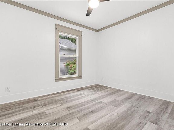 3rd image of 930 Durant St