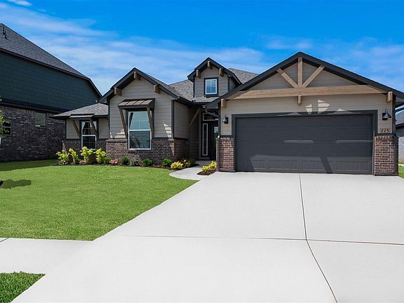 3rd image of 725 Caladium Dr