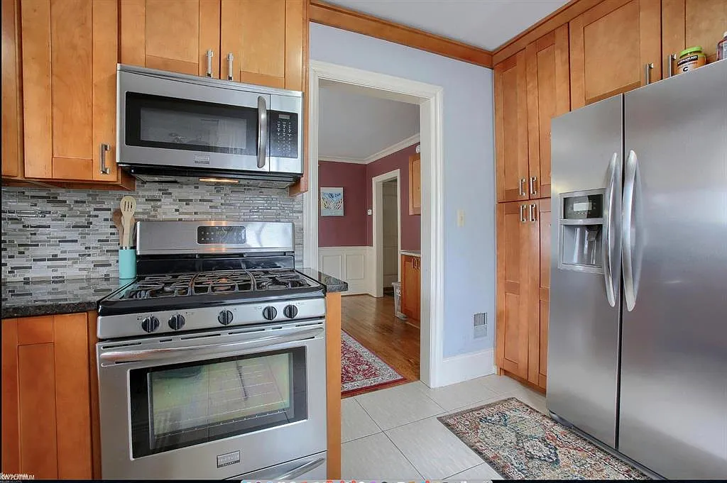 736 Gardenia Avenue - 1 — Photo 4