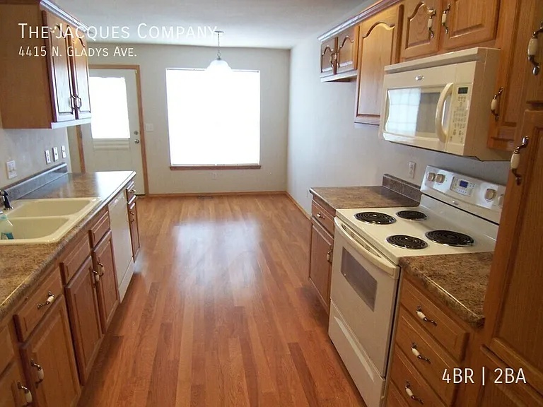 4415 N Gladys Ave — Photo 10
