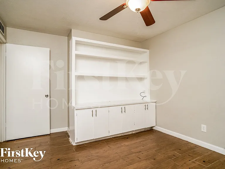 7000 Wildbriar Ct E — Photo 11