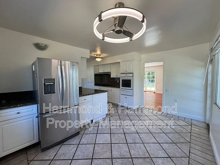 4527 Stark Ave — Photo 10