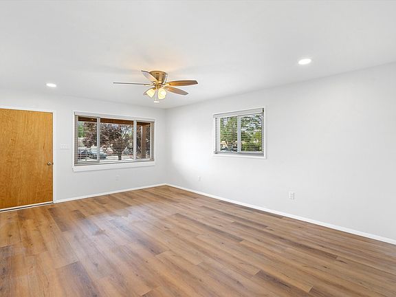 5th image of 3124 La Veta Dr NE