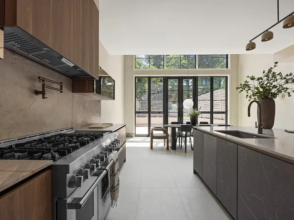 966 Bergen Street image 1 of 34