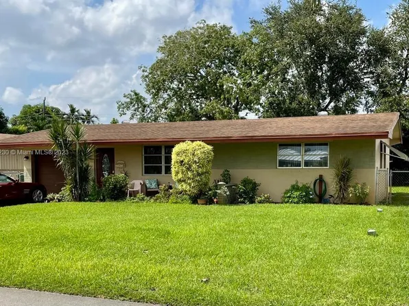 8221 NW 15th St, Pembroke Pines, FL 33024