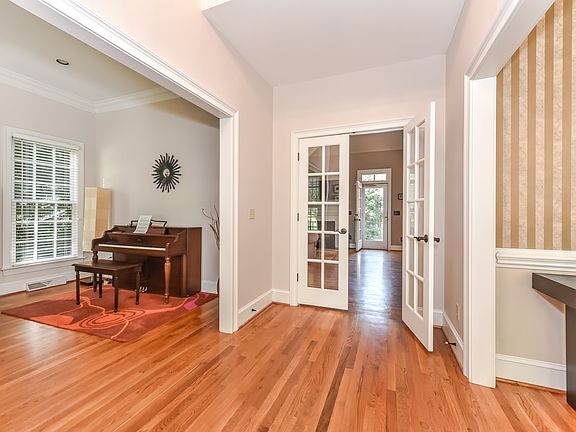 4th image of 812 Celbridge Ct