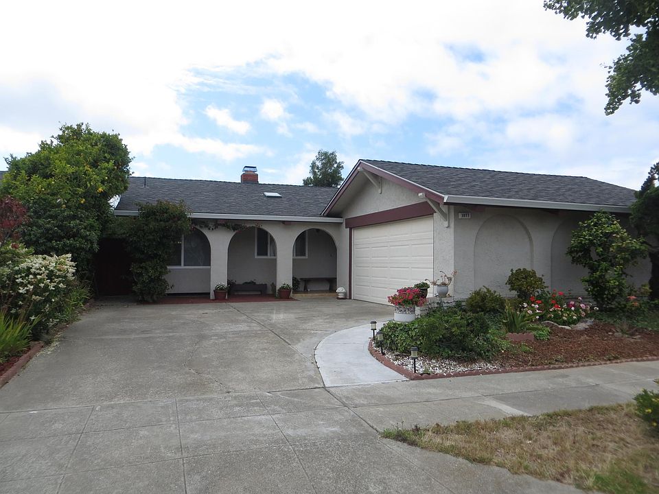1st image of 1077 Camellia Dr
