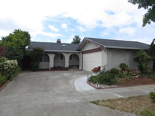 1077 Camellia Dr Photo 1