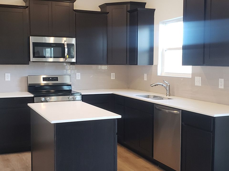 2nd image of 2916 Ruby Blvd