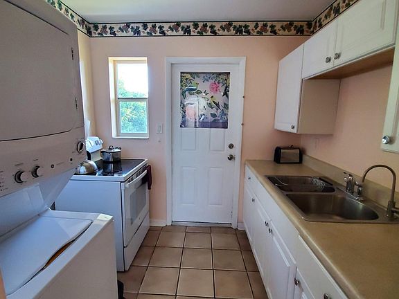 3rd image of 8529 Bumford Ave