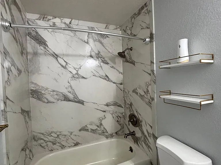 2102 California Dr — Photo 31