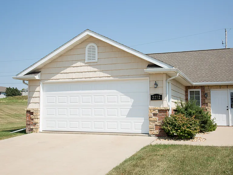 2270 Fawnview Dr — Photo 1