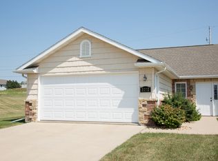 2270 Fawnview Dr, Dubuque, IA 52002