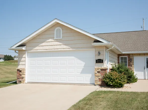 2270 Fawnview Dr, Dubuque, IA 52002