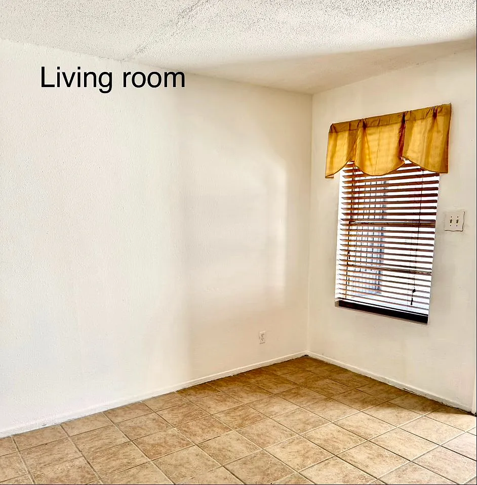 Building Photo - 4019 Nashville Ave #4