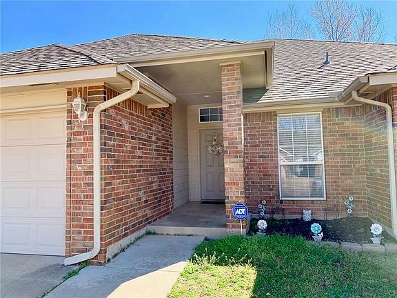 3rd image of 12316 Hickory Creek Blvd