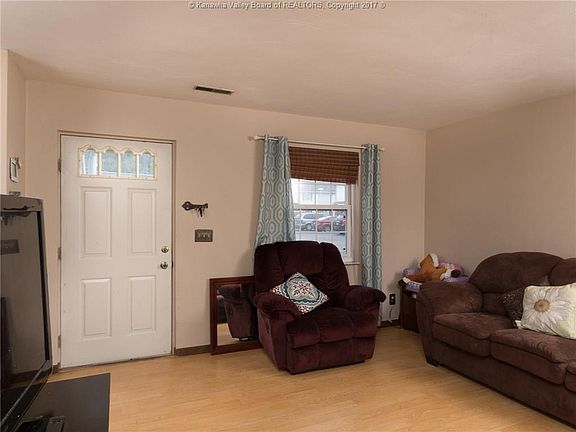 3rd image of 5037 Saint Patrick Cir