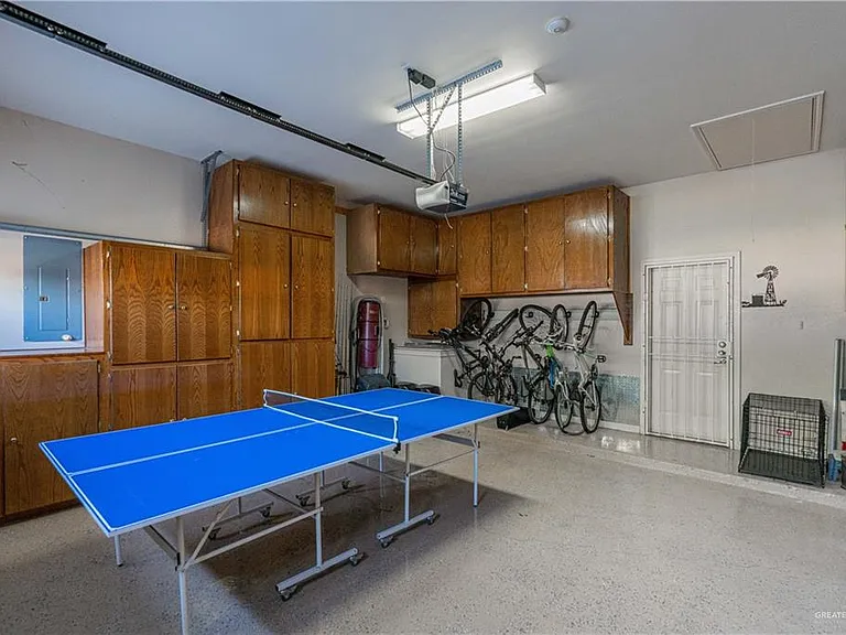 818 Hill Country Rd — Photo 16