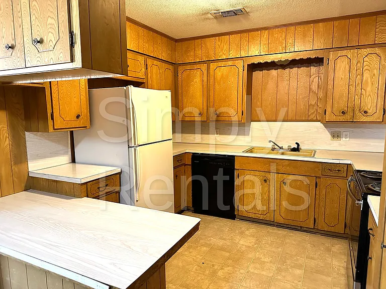 706 S Manson St — Photo 4