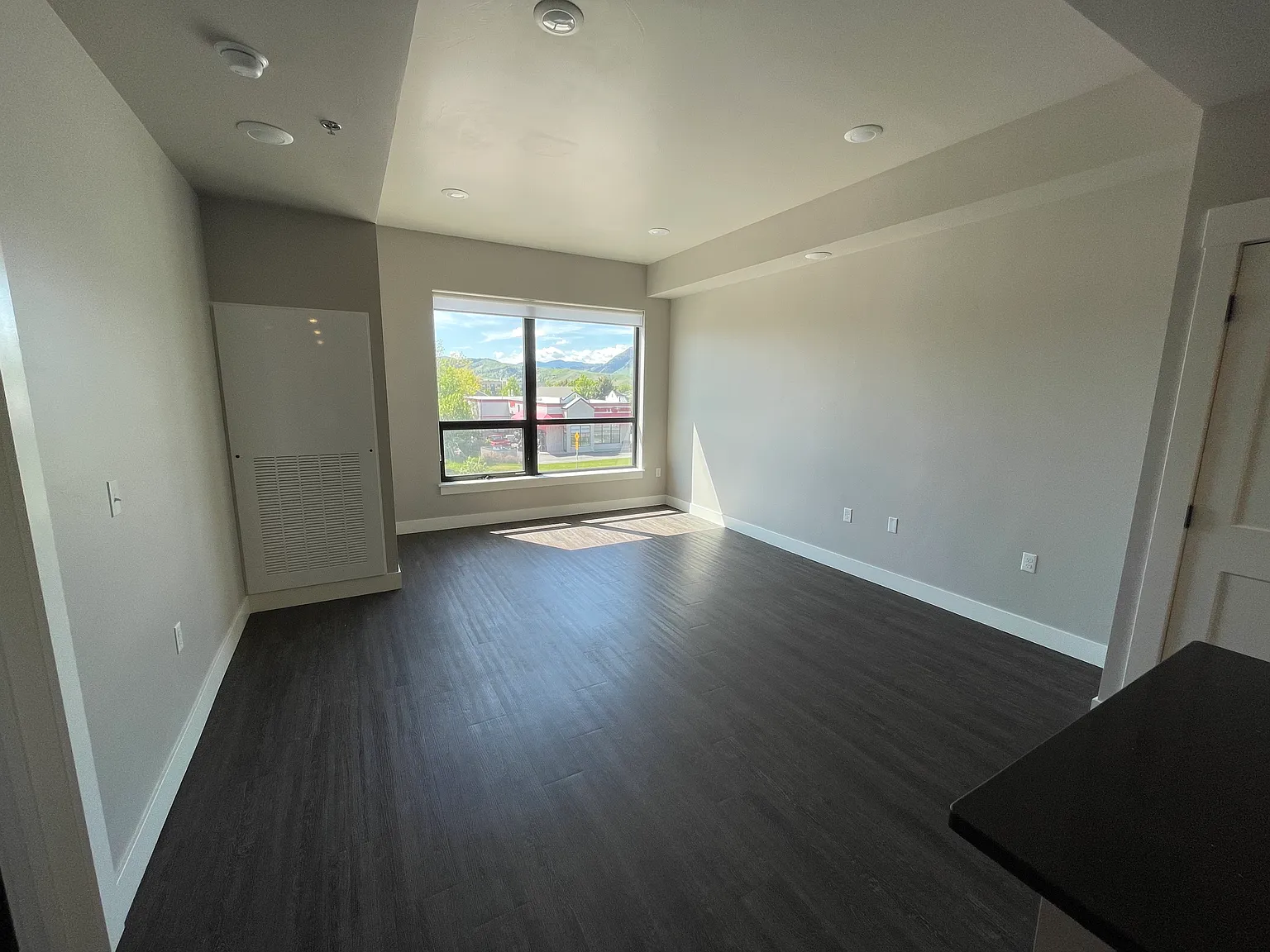 2 bed, 1085 sqft, $2,250 — Photo 4
