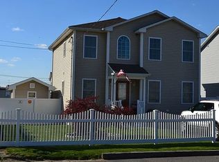 5 Salem St, Fall River, MA 02721