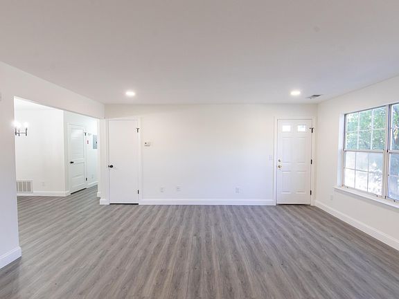 5th image of 512 Davina Ct #509