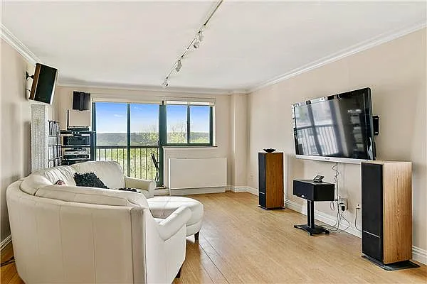 Sold by Exclusive Properties Sotheby's International Realty | media 2