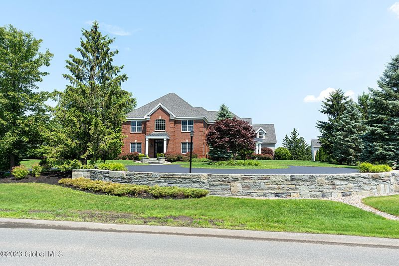3rd image of 10 E Hills Boulevard