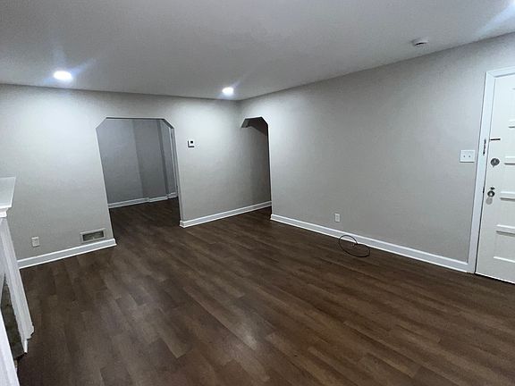 3rd image of 912 Geers Ave #912