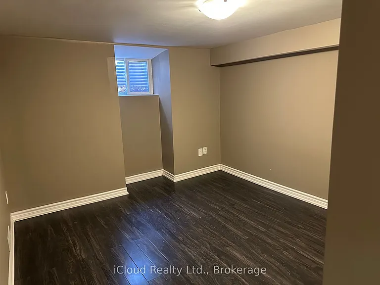 5215 Micmac Cres #LOWER — Photo 9