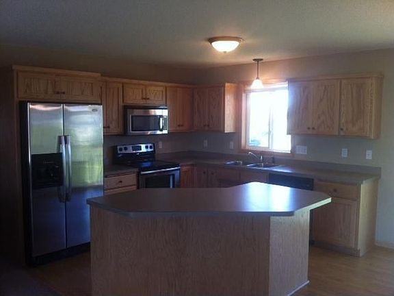 3rd image of 409 4th Ave NE