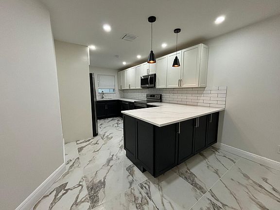 5th image of 800 SW 7th Street