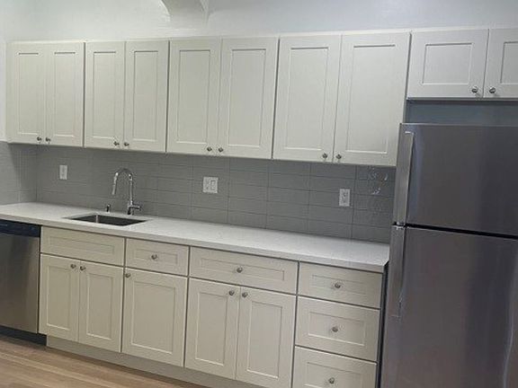 2nd image of 1930 Sacramento St #14